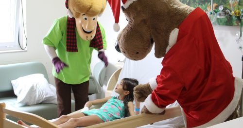 Hospital Sabará realiza ações de Natal para crianças internadas