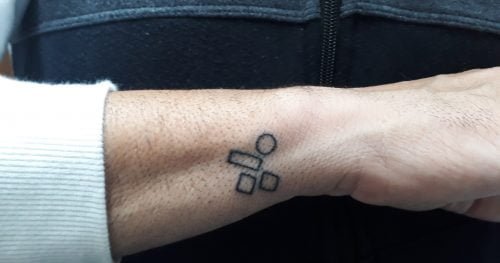 Pai faz tatuagem em agradecimento ao Sabará